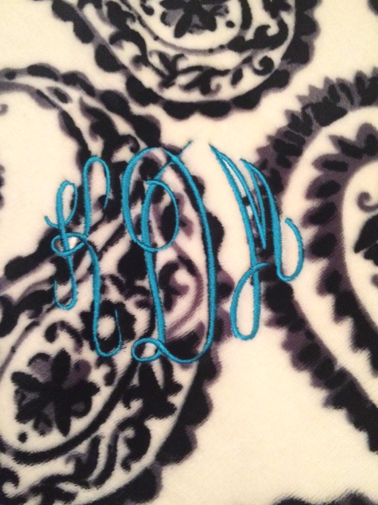 countrygf_'s tweet photo. My bestfriends Christmas/Happy Engagement present came out so perfect!😍 ahh, cant wait to give it to her #newinitials http://t.co/Jdthz2PqhI