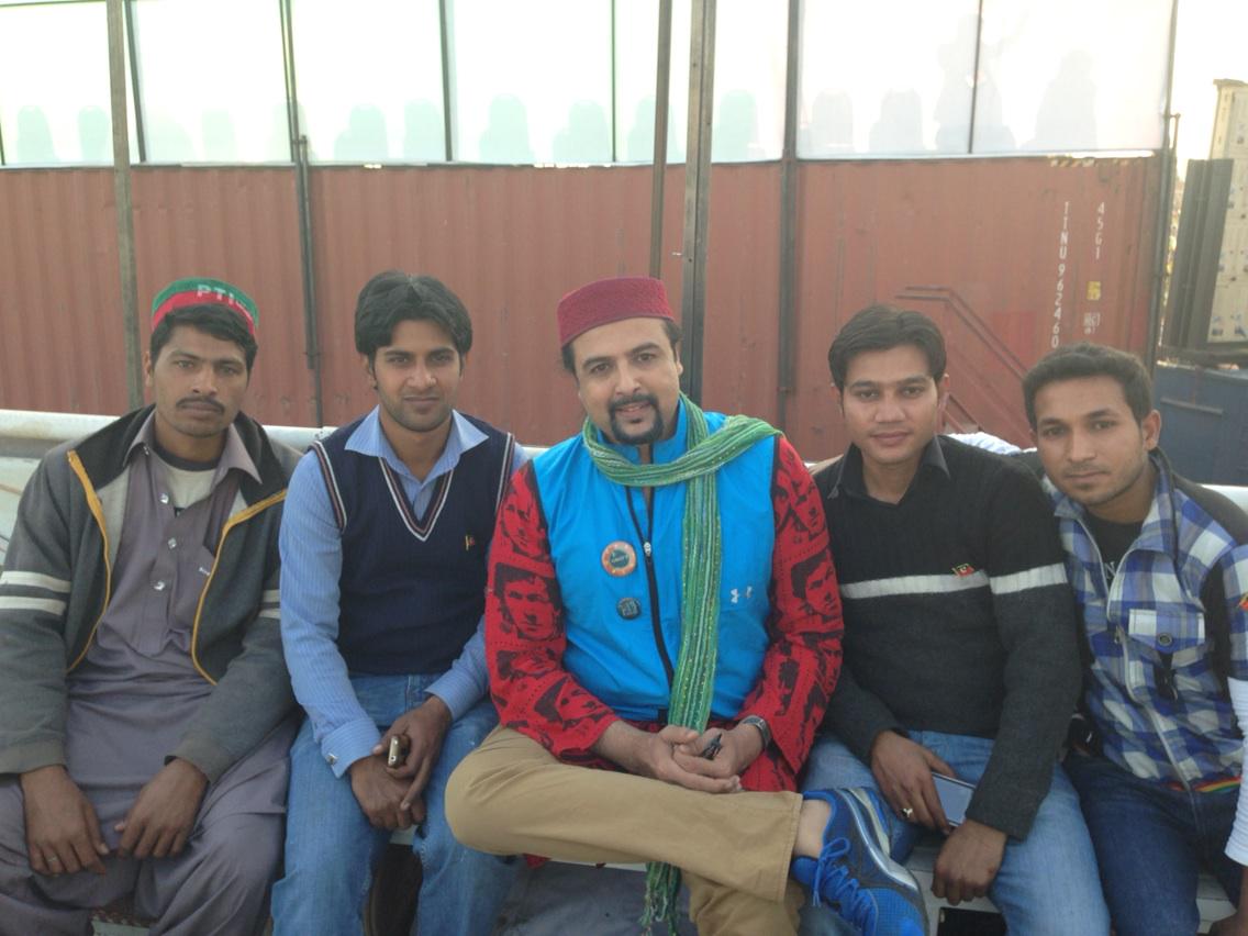 sufisal's tweet photo. Junooni Burgers &amp; Bun kebabs united for a Naya Pakistan! http://t.co/EOs5ReURyb… #ShutdowntoRebuild http://t.co/K7EZQkpOHO