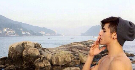 ManScene's tweet photo. Do you find smoking a turn-off in the dating scene? http://t.co/ueBTEhQch5