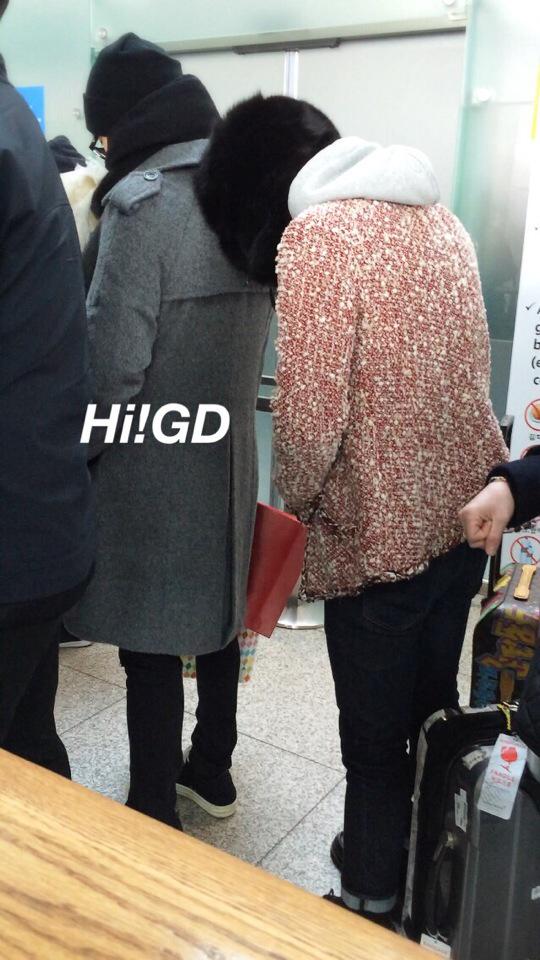 [12/12/14][Pho] GD và Seungri tại sân bay Incheon đến Vũ Hán B4oAXQ9CUAAkh_w