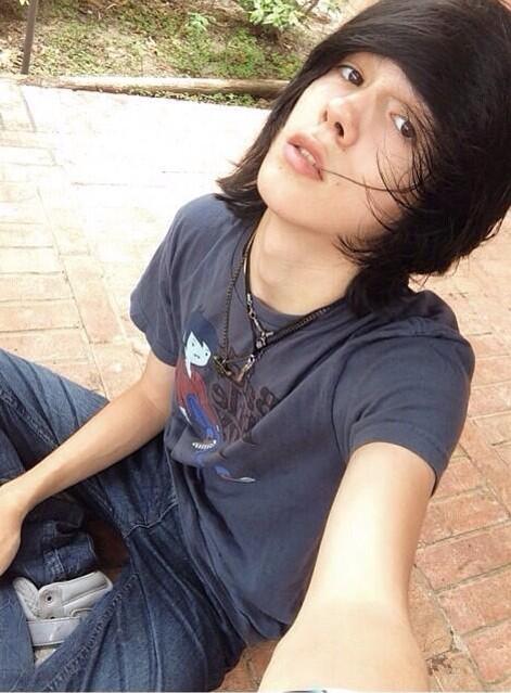 Sadbutfcb's tweet image. I know these are annoying but..RT or favorite if you would date me? /.\ watch me get none