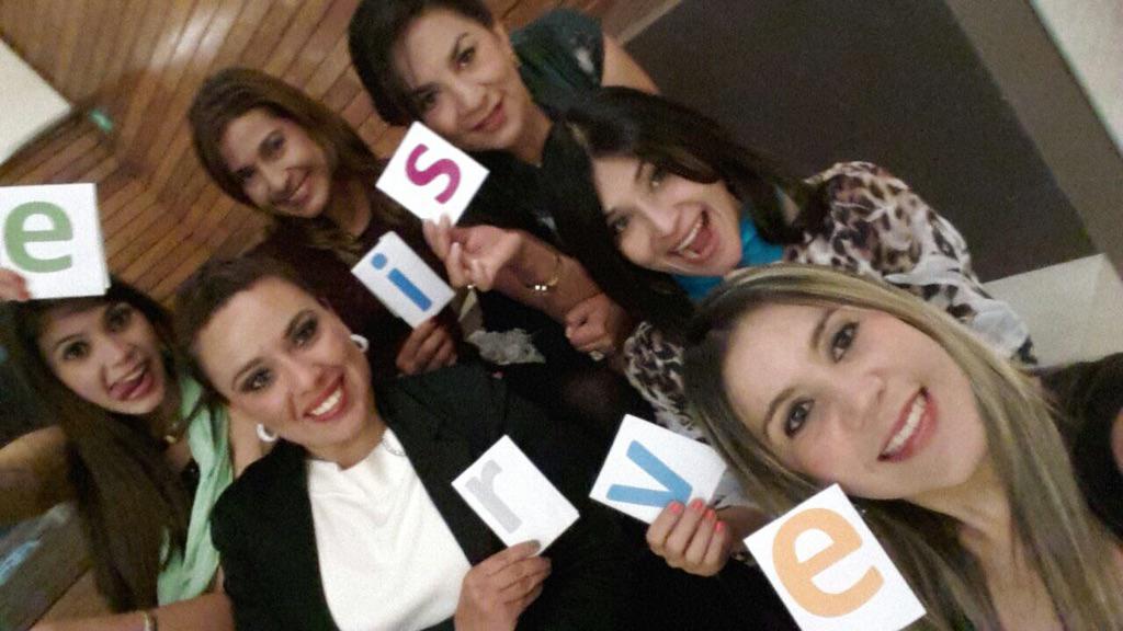 JULYCASTELANM's tweet photo. @everisMexico #everisColorParty my selfies @JULYCASTELANM #everisColorParty exigencia http://t.co/dGNGcL2KDs