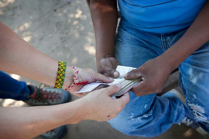 RidingReporters's tweet image. Lees alles over de eerste donatie uit de Stichting Projects of The Riding Reporters. Nu op onze Facebookpagina!