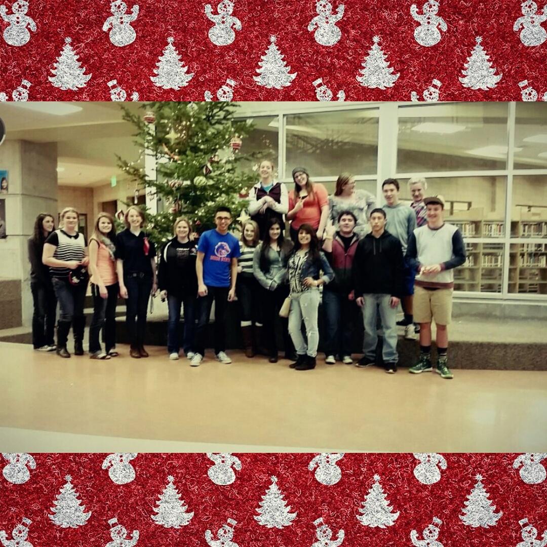 CRHSBPA's tweet photo. Meet amazing people from Kimberly BPA in our first ever game night! #hellohawks #bpamillion #bpaallday #bpachapter http://t.co/5a9zvVrxdx
