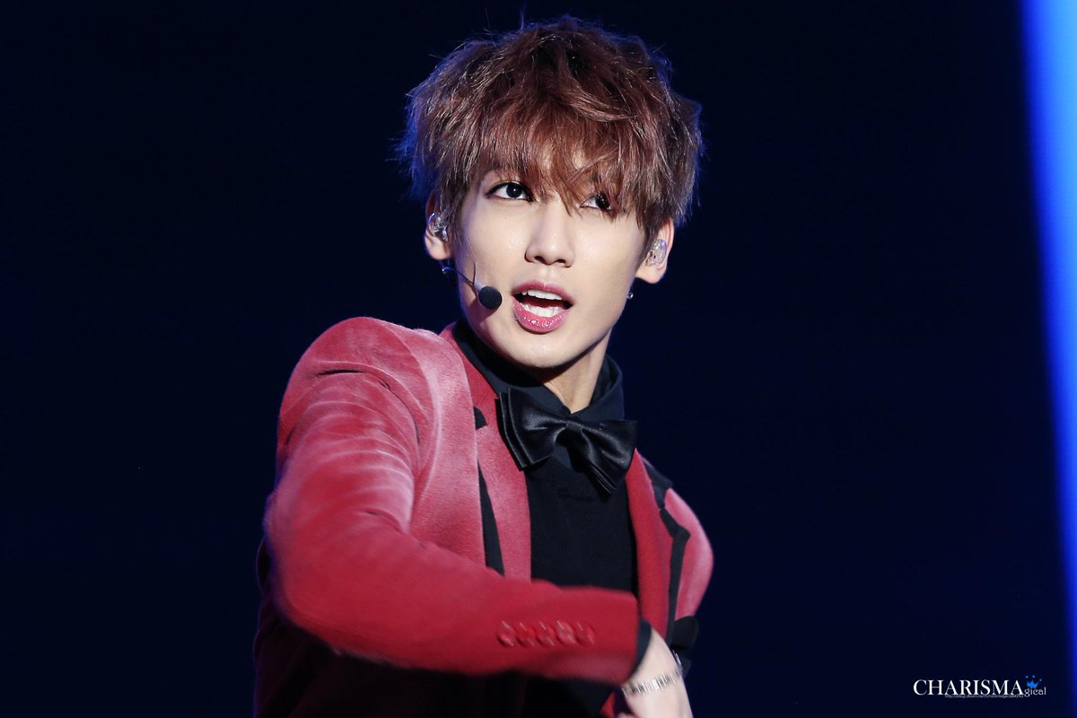 Charismagical's tweet photo. 2014.11.29 SIMPLY KPOP CONCERT in SHENZHEN - 영민  오랜만에 중국공연 짱!!! @BOYF_YM http://t.co/98Vr0bagMu