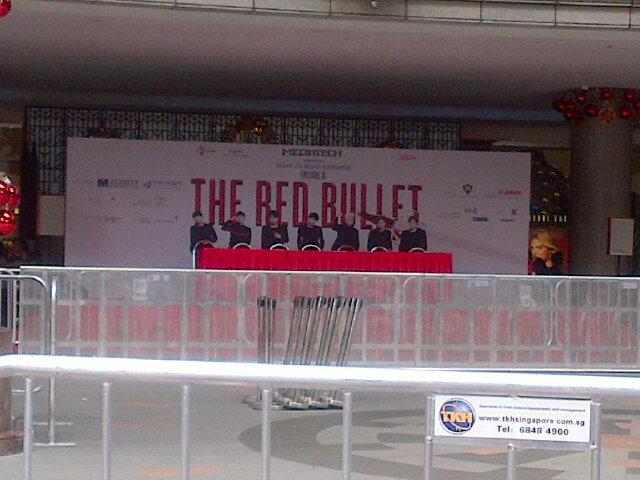 BTS_ARMY's tweet photo. #BTSinSG #TRBinSG Have fun Singapore A.R.M.Y's! See yall 'round! @BTS_twt http://t.co/E7xBtQOCCF