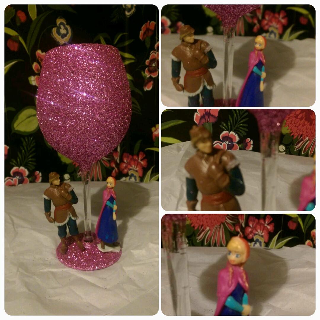 prettythingz_x's tweet photo. Anna and Kristoff frozen glass £15 #Frozen http://t.co/vqOnMqJikx