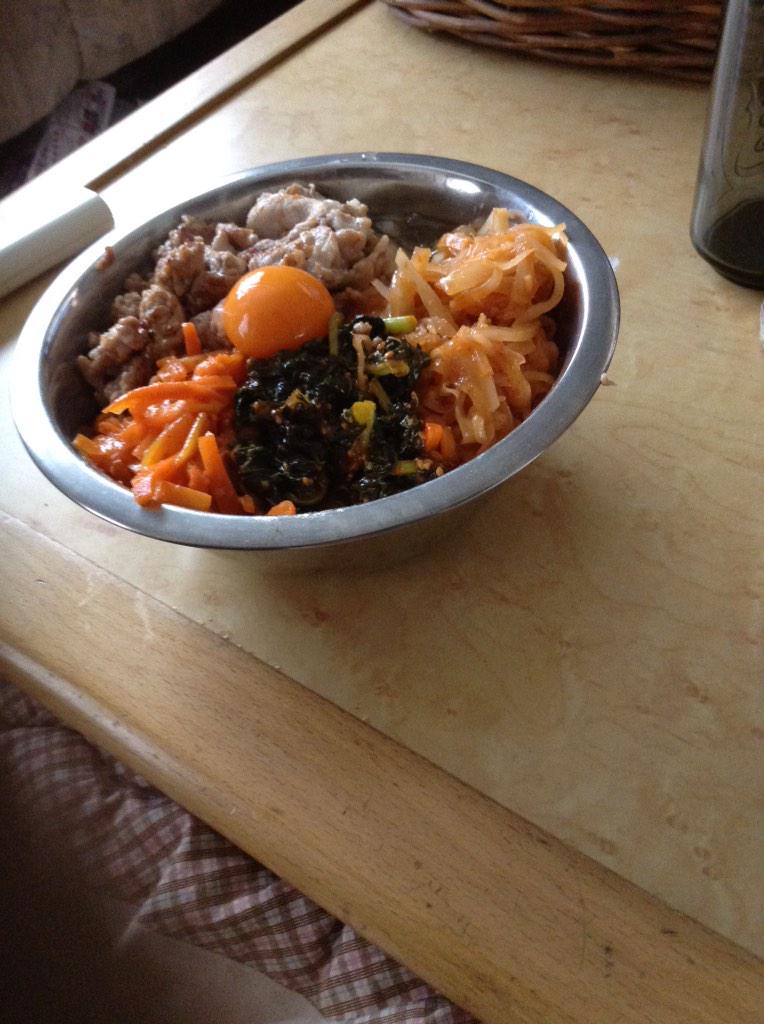 今日の昼御飯！韓国風ビビンバ！作るのに30分もかかった(･･;)