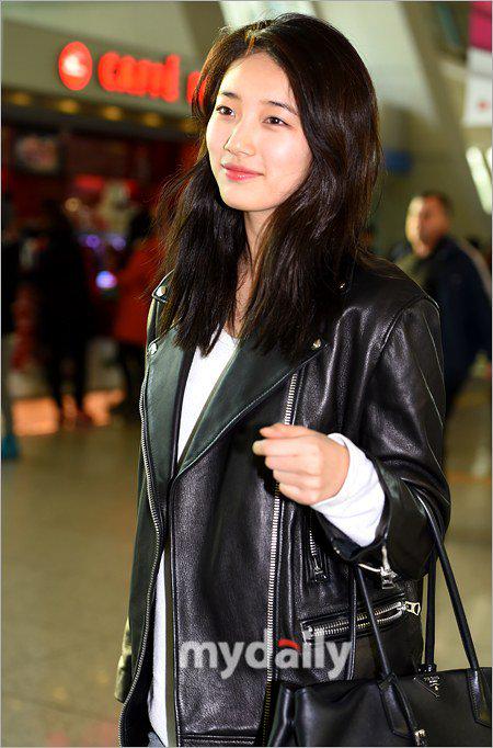 BaeSuz94_'s tweet photo. 141212 @.missA_suzy Incheon airport departure to Bangkok (cr mydaily) http://t.co/4NtLV4CAbP (suzyjjang94)
