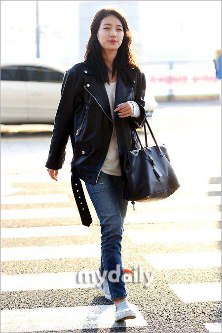 BaeSuz94_'s tweet photo. 141212 @.missA_suzy Incheon airport departure to Bangkok (cr mydaily) #3 http://t.co/Al9zvXjjzW (suzyjjang94)