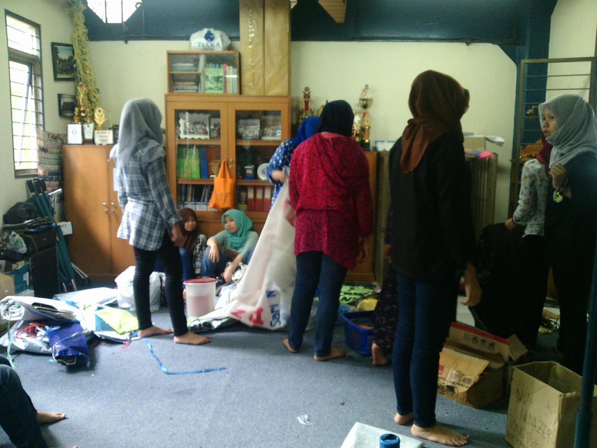 Jumat berkah kita pakai untuk bebersih LK :D