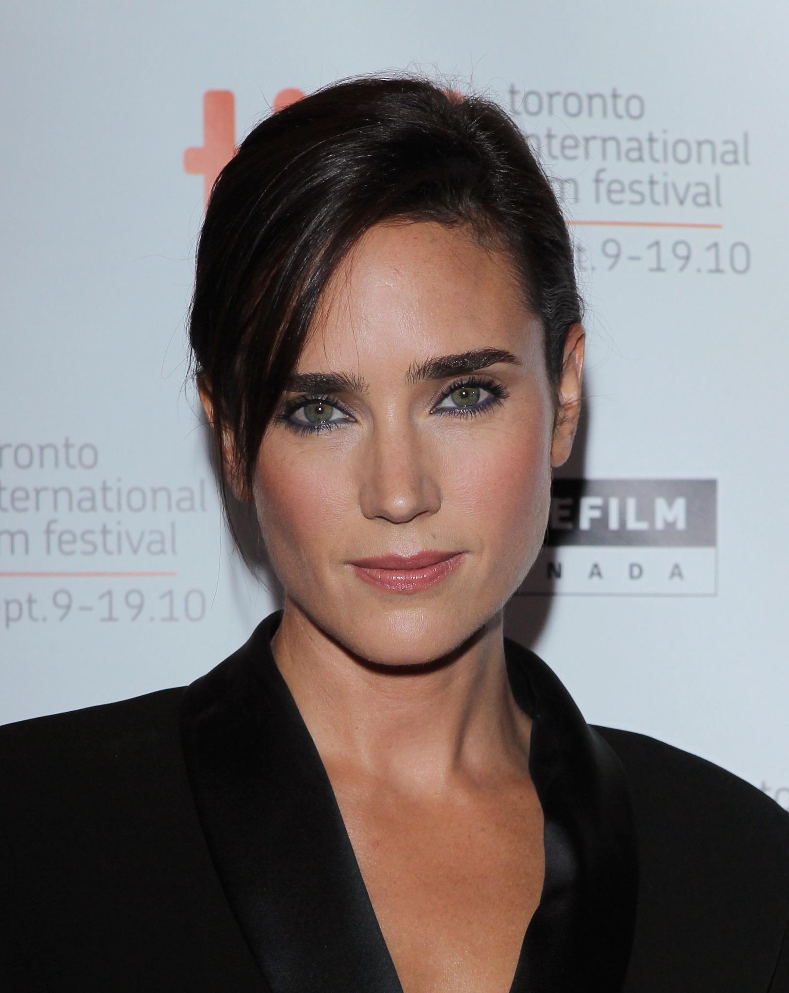 Happy Birthday to Jennifer Connelly, who turns 44 today! 