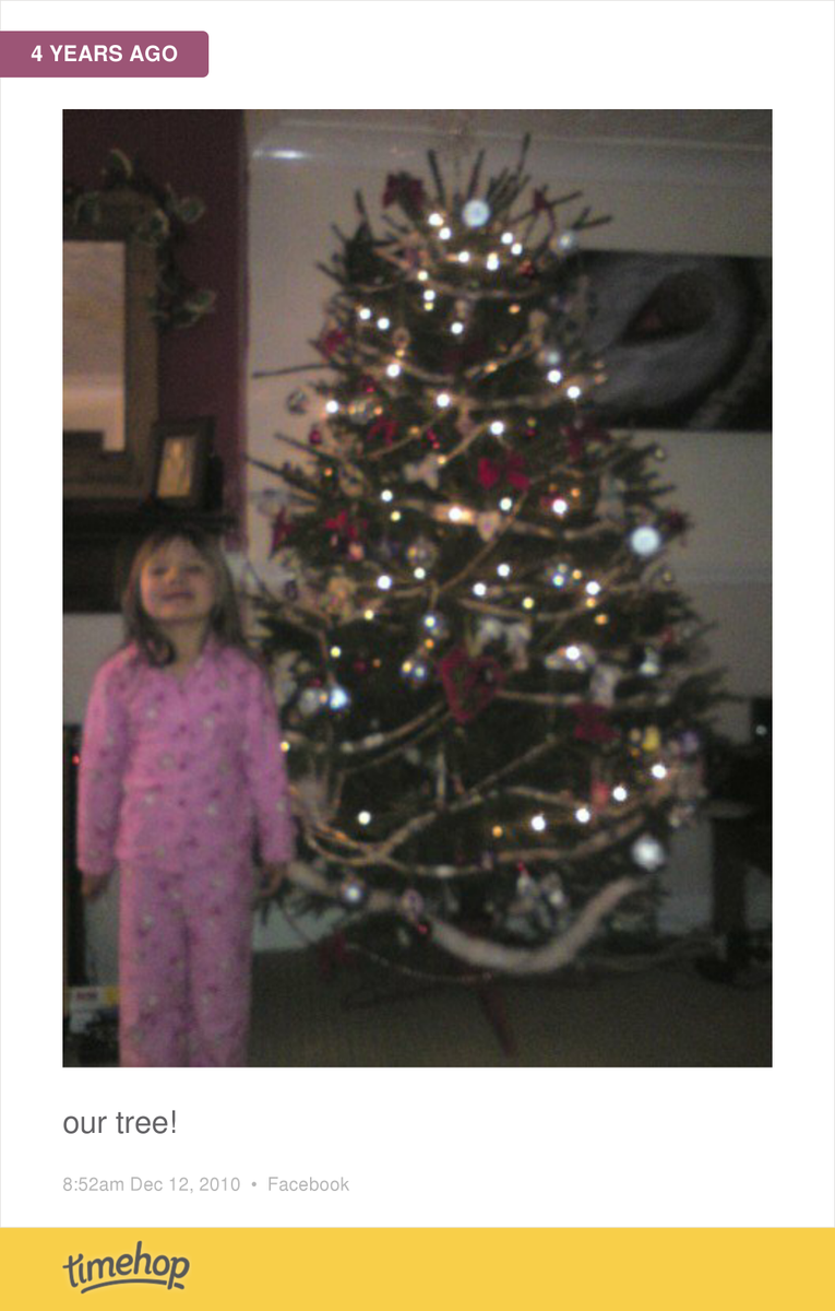 AmandaFox7's tweet photo. The tree that loved to drop !!!! Lol and look how ickle Caitlin is !!! Lol awwwww x http://t.co/OCUnxACdNw http://t.co/dZvGGNImLl