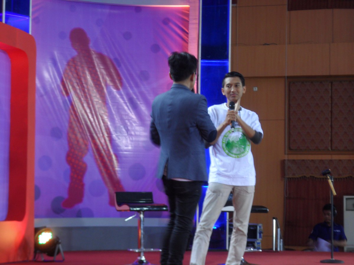 Sblm taping #SUCGoesToCampus, ada presentasi dr WASTE4CHANGE yg didukung jg oleh <a href="/ExtraJossFans/">ExtraJoss</a>. #GreenerationBlend