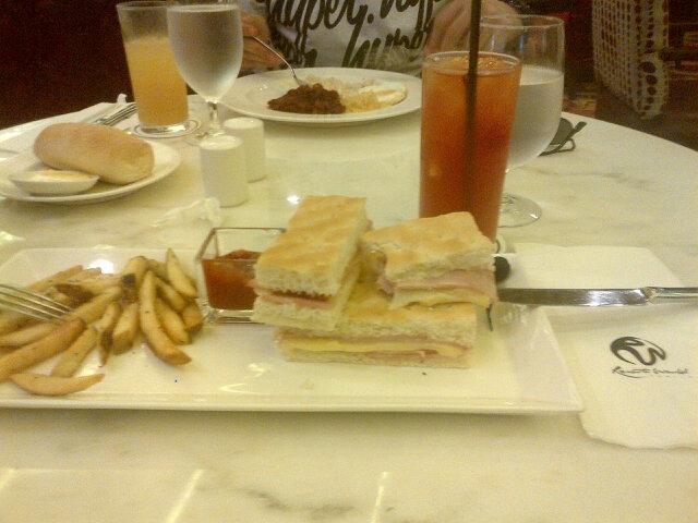 DOUGBROCK_'s tweet photo. Breakfast with best friend earlier. #RWM #cafemaxims http://t.co/zpChNypK7w