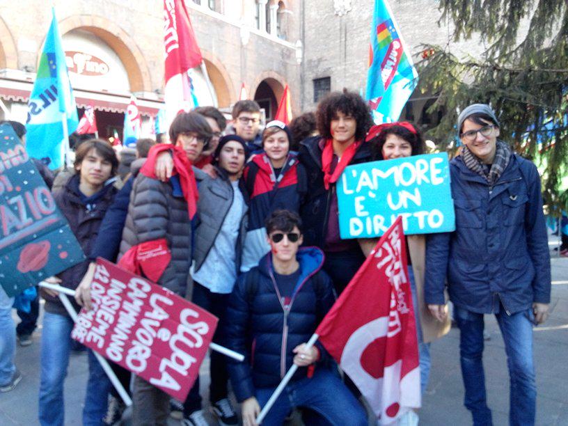 <a href="/GiovPerOderzo/">Giovani per Oderzo</a> I giovanissimi per Oderzo in piazza a Treviso #scioperogenerale <a href="/RedSMTreviso/">ReteStudentiMedi TV</a>