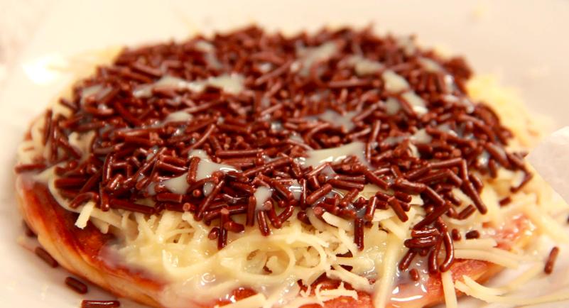 Roti Canai <a href="/juragancanai/">Juragan Roti Canai</a> yg dibalur coklat and keju, wuihh mantab!!
