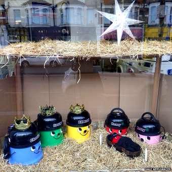 hipst1's tweet photo. Nice work Westcliffe-On-Sea! Stratford, we've not seen anything like this in @stratfordcentre so UP YOUR GAME! 🎅🎁🎄 http://t.co/XQhaStvfji