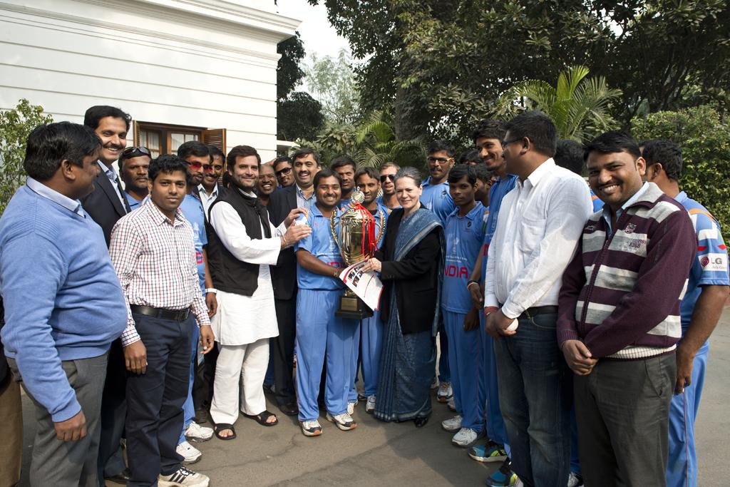 INCIndia's tweet image. Smt.Sonia Gandhi &amp;amp; Rahul Gandhi congratulating the Indian Cricket Team who recently won the Blind Cricket World Cup