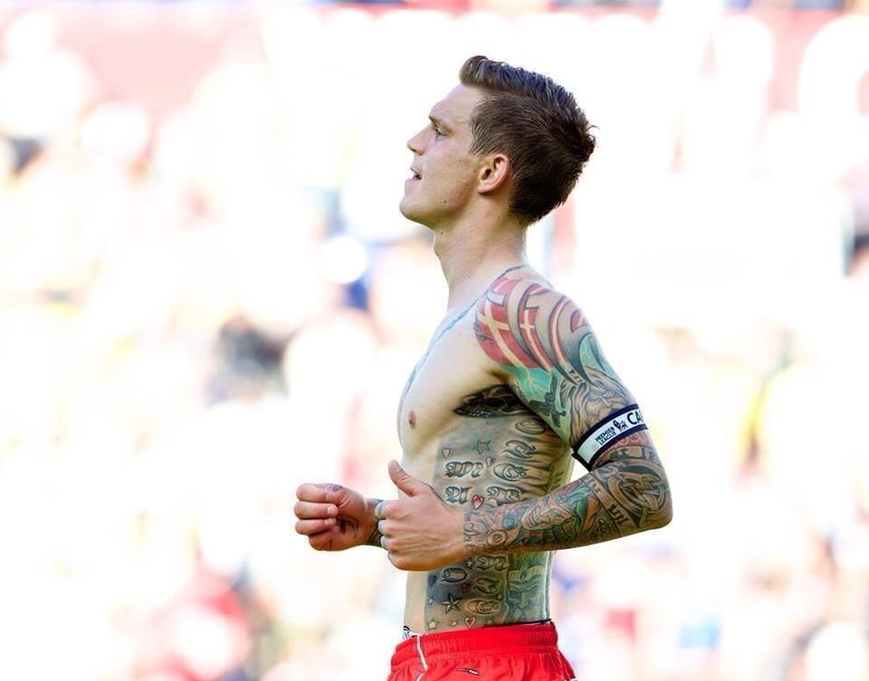 Happy Birthday to Daniel Agger 
I wish you always be happy in your life and achieve all your goal!
Always support u  