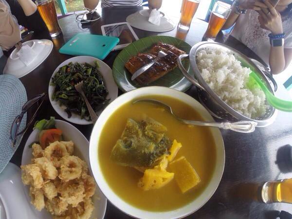 rurywindi's tweet photo. Happy lunch! @samsung_ID #TabLiteFun http://t.co/Hid0qSZdPf