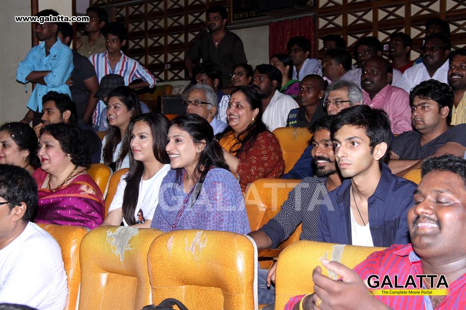 SandeepPedagani's tweet photo. #Dhanush #Anirudh #AishwaryaDhanush watched #LingaaFDFS! More pics http://t.co/E8ft5UwMSJ #LingaaFever #Lingaa http://t.co/LRo0WoYm3I