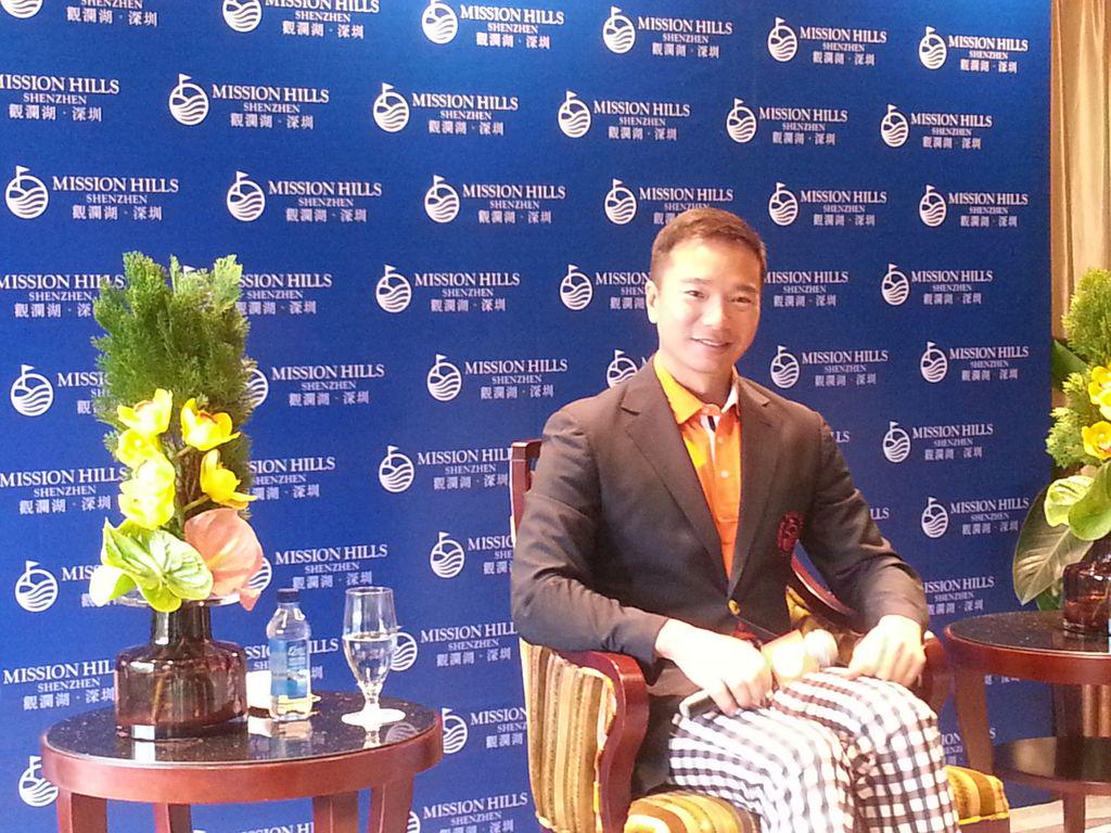yskim701's tweet photo. ##KLPGA 2015시즌 개막전을 유치한
세계 최대규모 미션힐스 골프장의 테니얼 추 부회장이 한국 미디어들과 기자회견을 가졌다. http://t.co/eYusvV1DEI