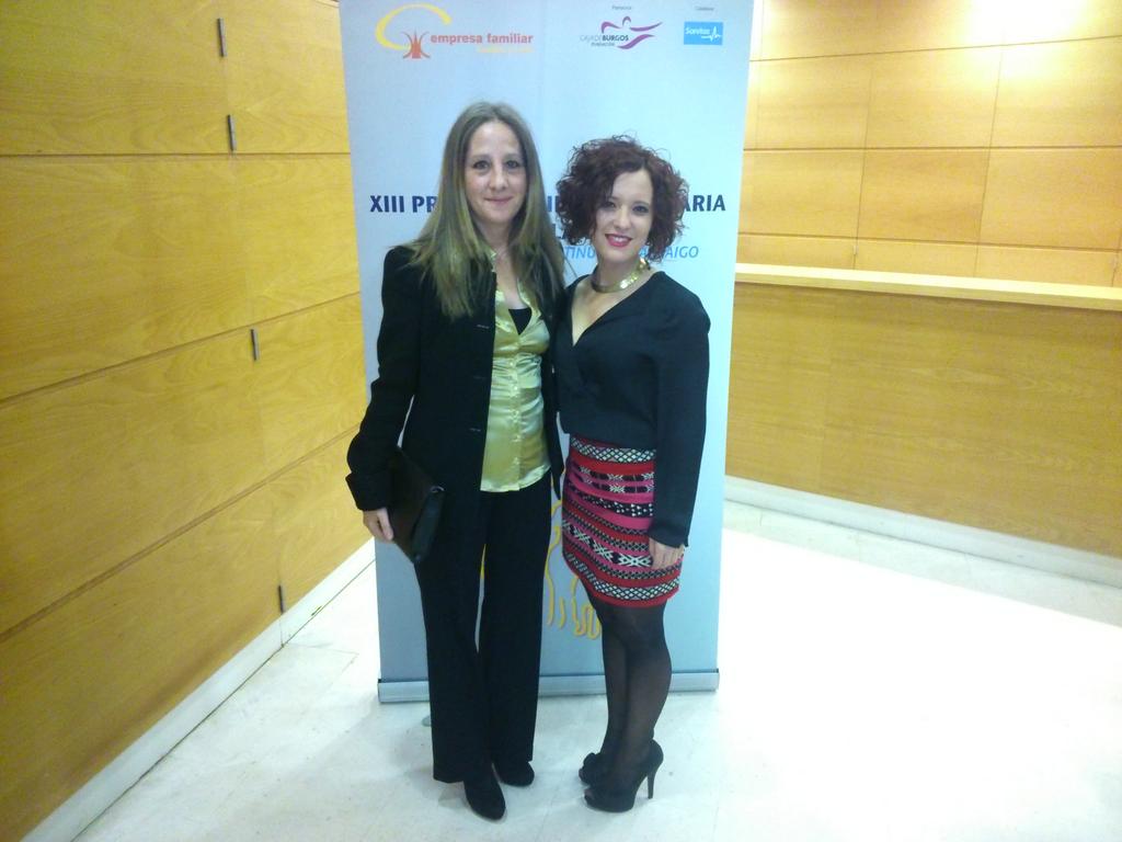 Henry_SF's tweet photo. Las chicas de #hechoencyl, son profesionales, listas y guapas, ¿alguien da más?. Enhorabuena por vuestro #premioefcl http://t.co/zZMYrYMU9X
