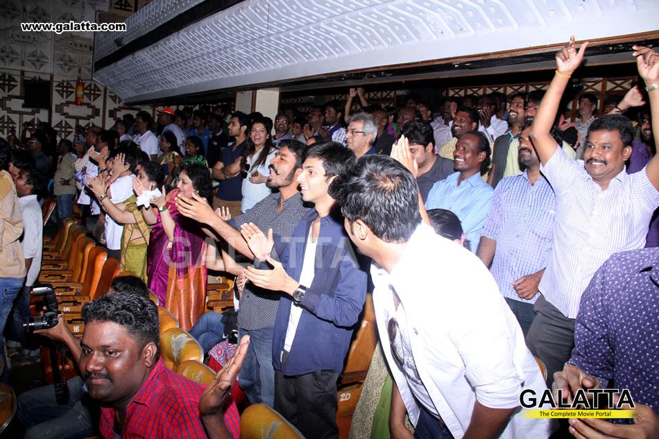 aishswaroop's tweet photo. @ #Dhanush #Anirudh #AishwaryaDhanush #Soundarya watched #LingaaFDFS! Pics http://t.co/0669NgOEHN @DhivyaDharshini http://t.co/W0sgvYDXI0