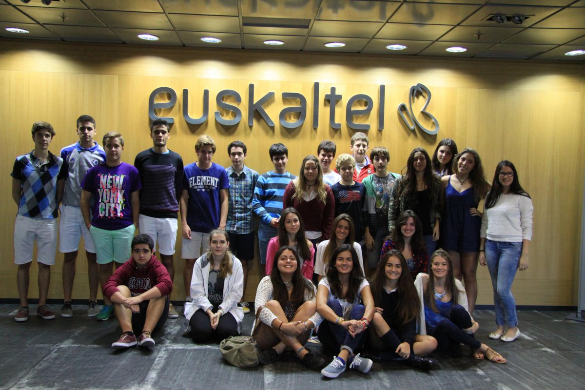 FLLUrda2014's tweet photo. Aqui tenéis una foto de nuestra visita a Euskaltel! http://t.co/Igjefz2Qfd