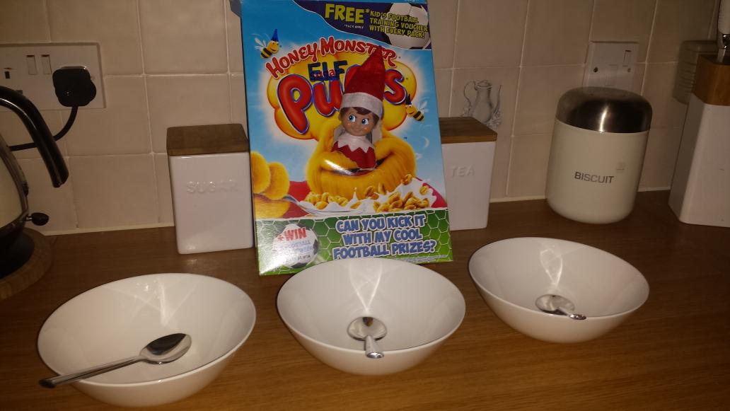 KiRsTyCrOsS89's tweet photo. Day 11 he's back! #offstrike #elfontheshelf #smileysnow #elfpuffs #boyelf #elfmagic #elfideas @elfontheshelf http://t.co/Db0QBP0g19