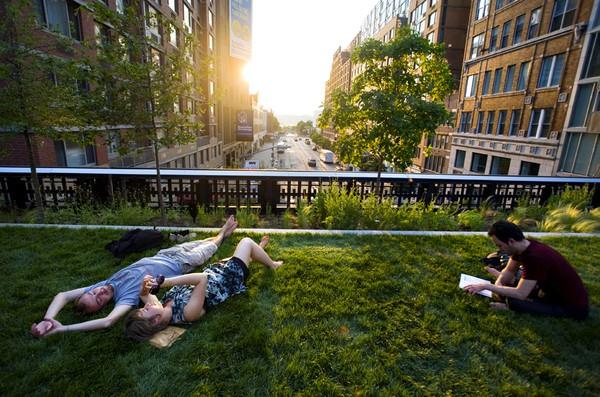 WRCReizenGroep's tweet photo. Walk "The Line" in New York! Deze oude spoorweg is omgetoverd tot park en biedt een waanzinnig zicht op de omgeving. http://t.co/rcAikHNPhA