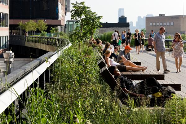 WRCReizenGroep's tweet photo. Walk "The Line" in New York! Deze oude spoorweg is omgetoverd tot park en biedt een waanzinnig zicht op de omgeving. http://t.co/rcAikHNPhA
