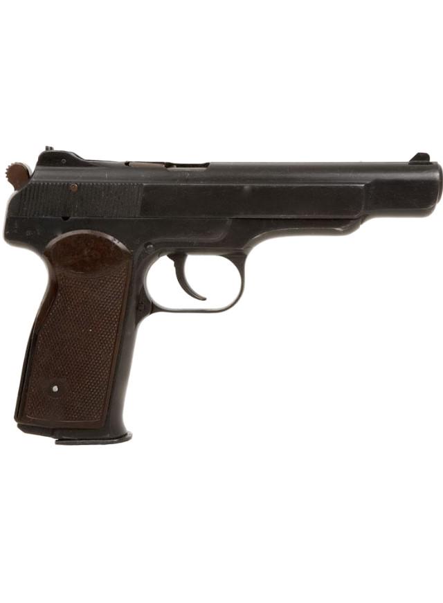 ブラックラグーン武器紹介bot スチェッキン マシンピストル バラライカ 雪緒が使用 装弾数発の大型自動拳銃 拳銃としては余りに大型で重く ソ連軍の装備から除籍された 片手で扱うのは非常に難しい 単発 連射の切り替え装置付き T Co