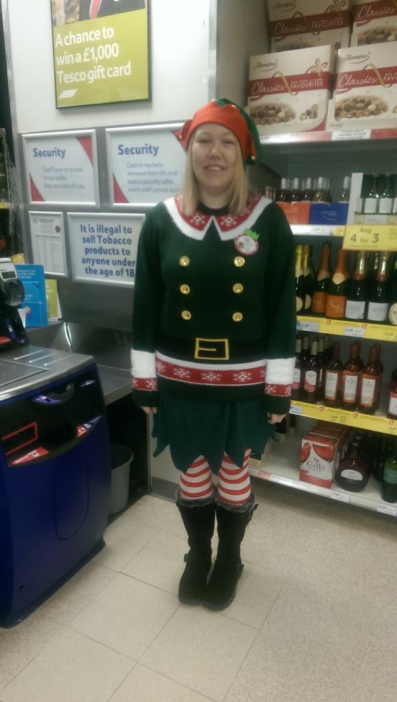 Kelly's gone from an angel to an elf looking good Kelly's