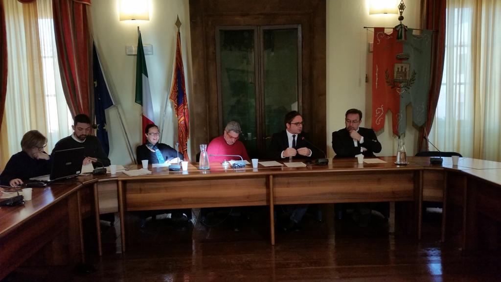 pattodeisindaci's tweet photo. Unione Comune dei 3 Territori Veronesi in Assemblea discute adesione a Pattodesindaci.it #assiemesicresce http://t.co/C6bB4TQ8Fe