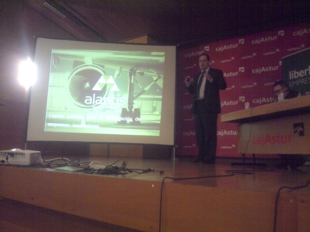 resbla's tweet photo. .@Pablo_Martin_R hablando de @Alantis_Seed en #activatuinnovacion http://t.co/Dyll7bvz41