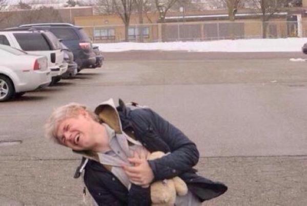 nyumwhoran's tweet photo. Zayn vs Me

kbye

#MTVStars One Direction http://t.co/Dd1Xj4mlYf