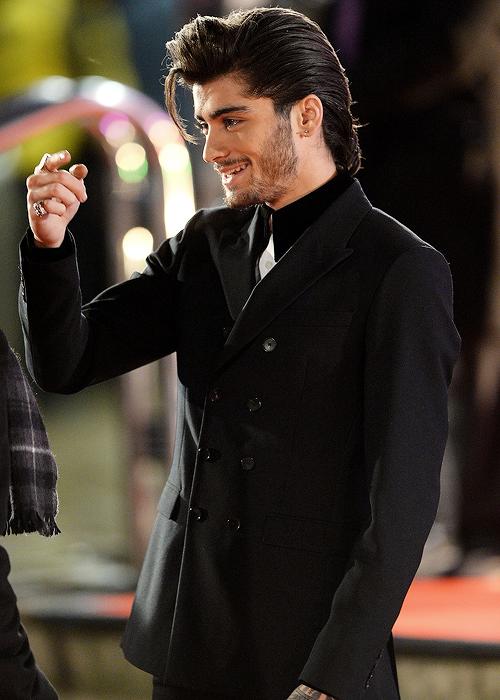 nyumwhoran's tweet photo. Zayn vs Me

kbye

#MTVStars One Direction http://t.co/Dd1Xj4mlYf