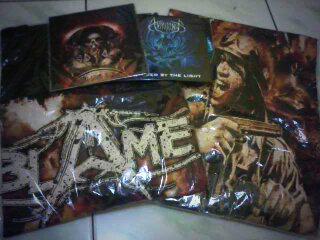 LegionBLAME's tweet photo. ready stock merch kami nih dari @AltarApokalips + bonus cd dari @stonehead dan antrodemus, minat mention. http://t.co/co62UXkxmm