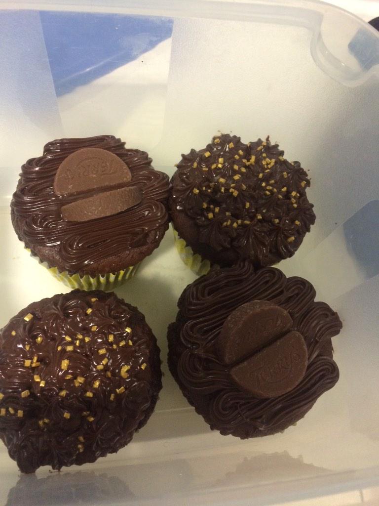 .<a href="/VHradilek/">Vavrinec Hradilek</a> you've been out done on the training front <a href="/CBowers1998/">Chris Bowers</a> brings homemade cakes.... #athletefuel