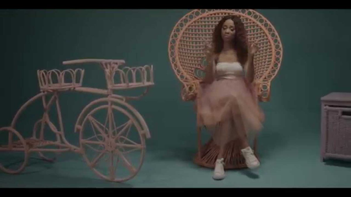 AVibesOfficial's tweet photo. NEW VIDEO: @deborahvanessa7 - Borla [OFFICIAL VIDEO] >http://t.co/d89wMbX9Hd #Borla #Ghana #AVibes #London http://t.co/fuxKJE60sm