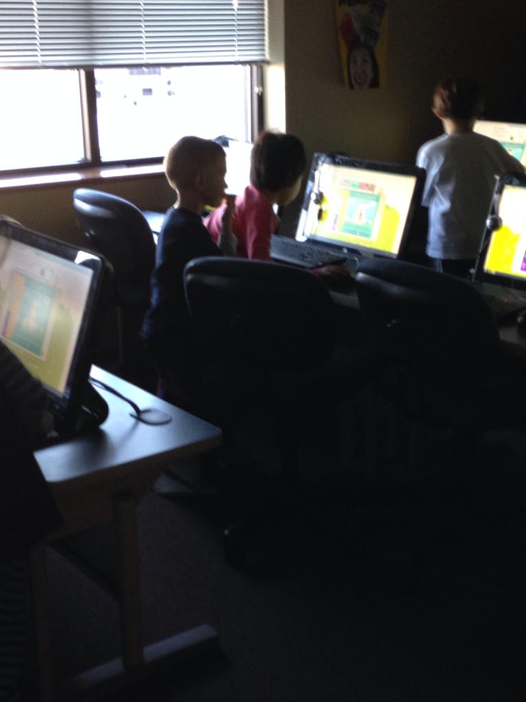emmy49er's tweet image. K5 looking at each other&apos;s snowmen while listening to Frosty the snowman. #hgcs2014