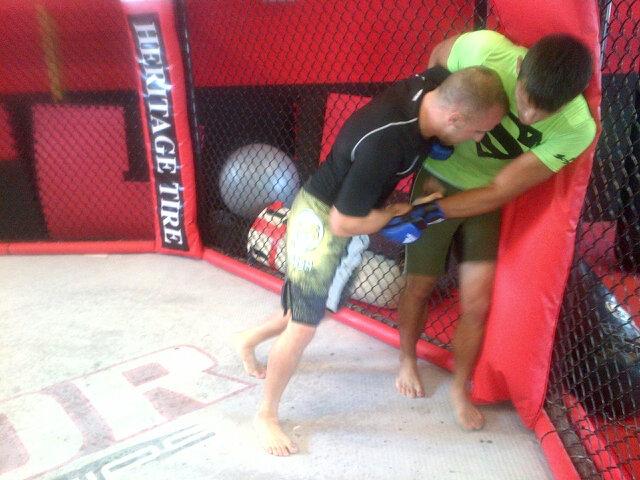 MTCWINDSOR's tweet photo. Great JiuJitsu Class taught last night by @jon_rodgy at MTC - shown here helpin out with @KPrepolec http://t.co/pnTWBd5Vrt
