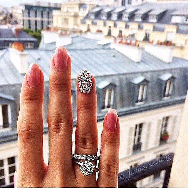 POPSUGARFashion's tweet image. So many options! How do you style your wedding band? Major #inspo, this way: popsugar.com/36259888