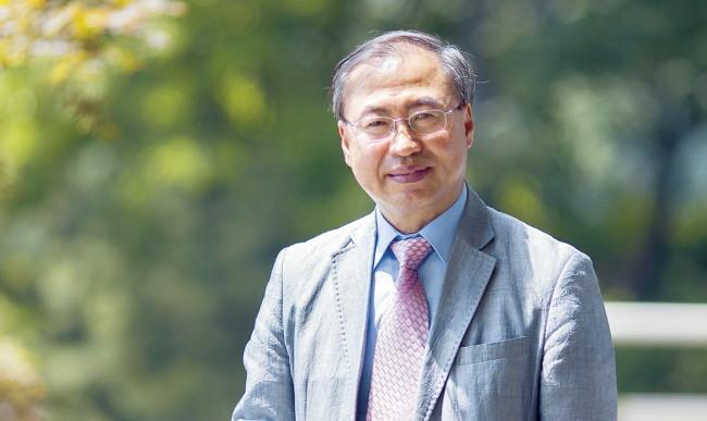TheKoreaHerald's tweet photo. Trailblazer in globalizing Korean classics
http://t.co/qWPIv2vdh1 #Culture #KoreanClassics http://t.co/1RcDQpHNaf