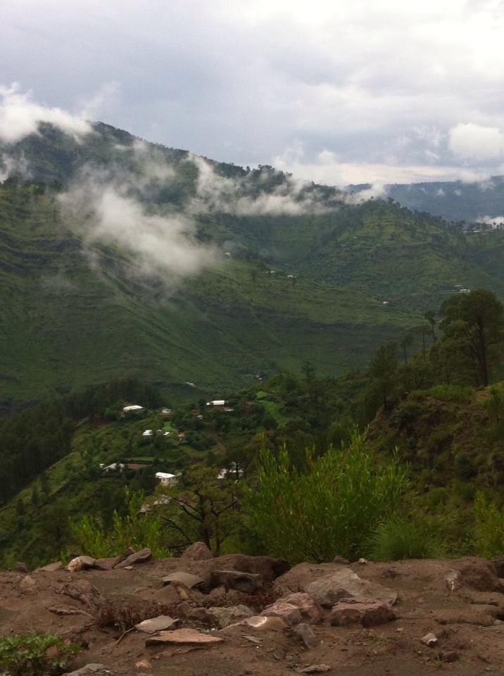 AAAI_Khan's tweet photo. #LessDanna #resthouse #Kashmir #AJK #foggy day #PakistanIsFamousFor http://t.co/2vtGIdbXjX