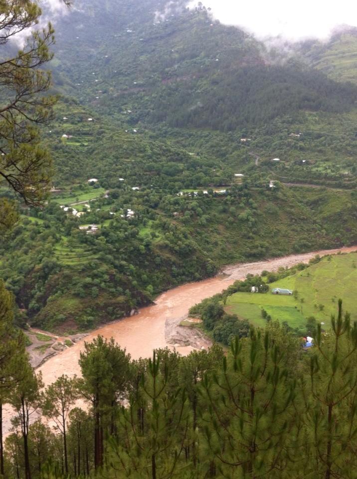 AAAI_Khan's tweet photo. #LessDanna #resthouse #Kashmir #AJK #foggy day #PakistanIsFamousFor http://t.co/2vtGIdbXjX