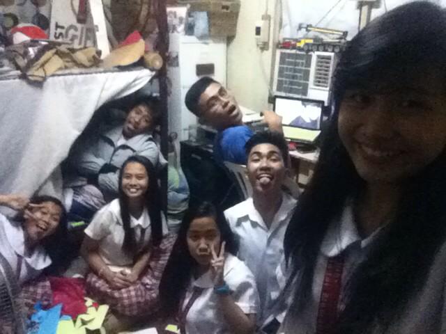 batchseven's tweet photo. Atm making nstp christmas party decorations ๐ #teamdeeper http://t.co/ImXohLspoP