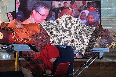 sekitarbandung_'s tweet photo. #WartaBDG Sang Inspirator Itu Meninggalkan Kita Selamanya, Allohumagfirlaha Ibu Een Sukaesih http://t.co/Msli85reKD http://t.co/UJwu59qIAC